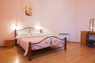 Апартаменты Home Hotel Apartments on Mykhailivska Square - Kiev Киев Апартаменты-16