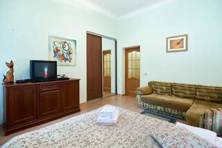 Апартаменты Home Hotel Apartments on Mykhailivska Square - Kiev Киев Апартаменты - улица Большая Житомирская, 4-4